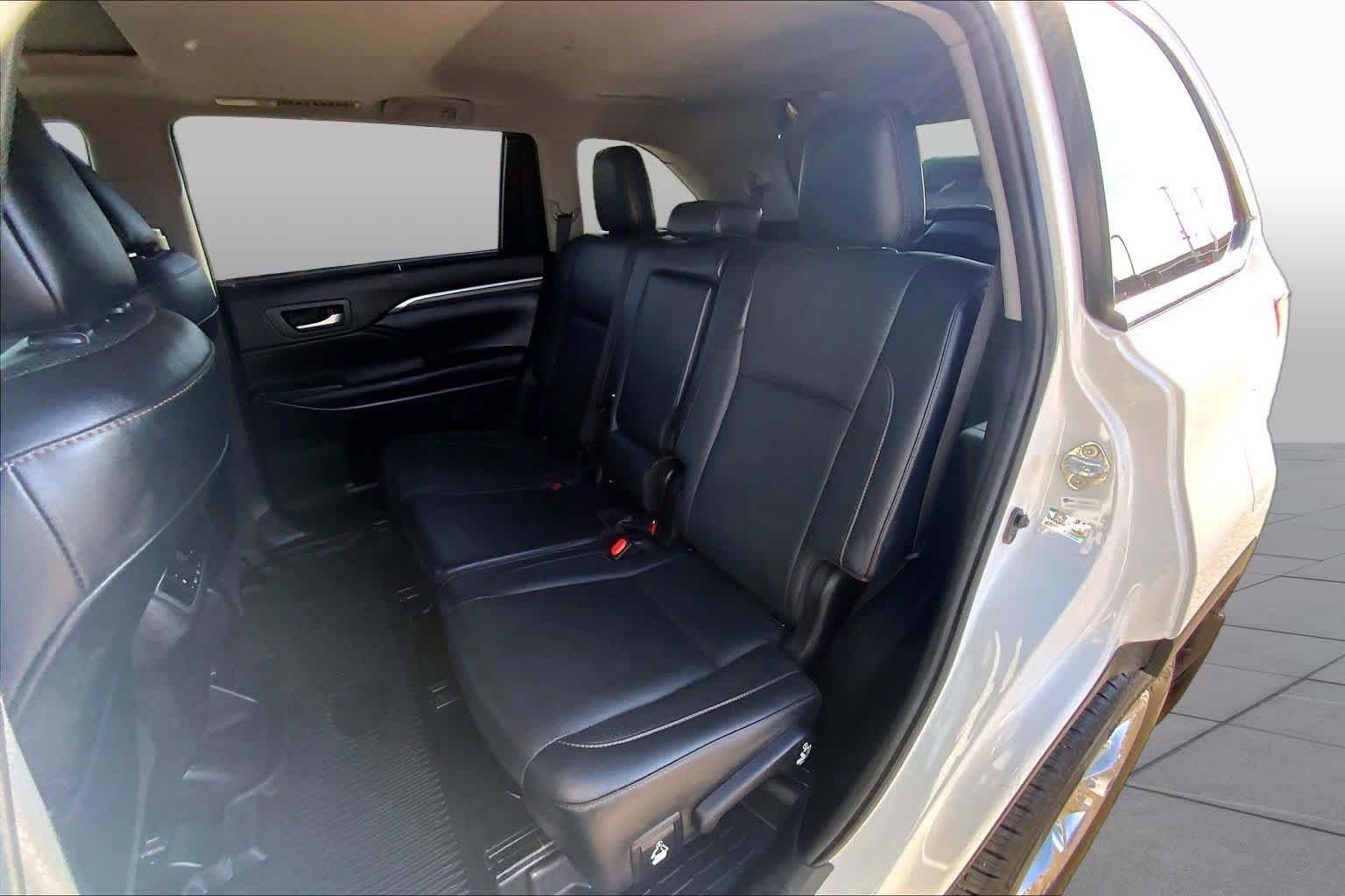 Used 2019 Blizzard Pearl Toyota Limited image 21