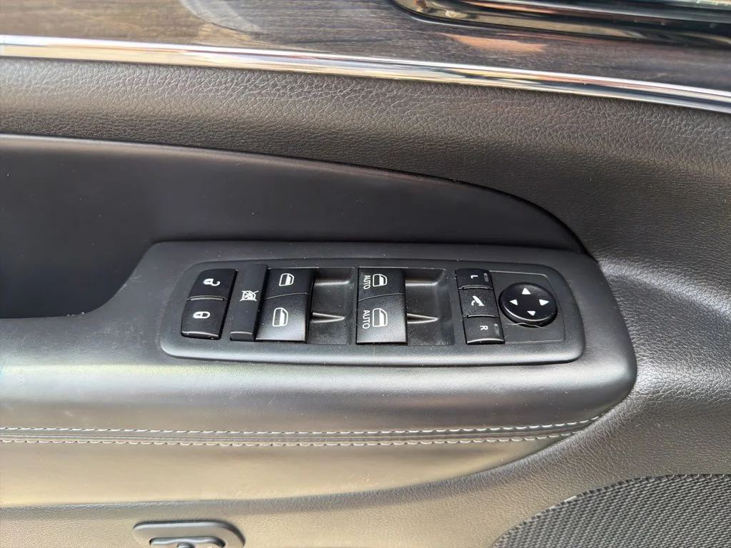 Used 2020 Black Jeep Overland image 31