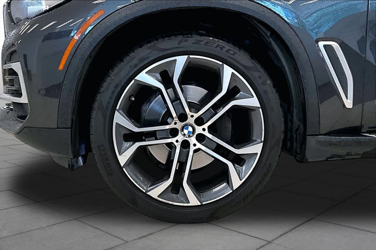 Used 2022 Dark Graphite Metallic BMW sDrive40i image 10