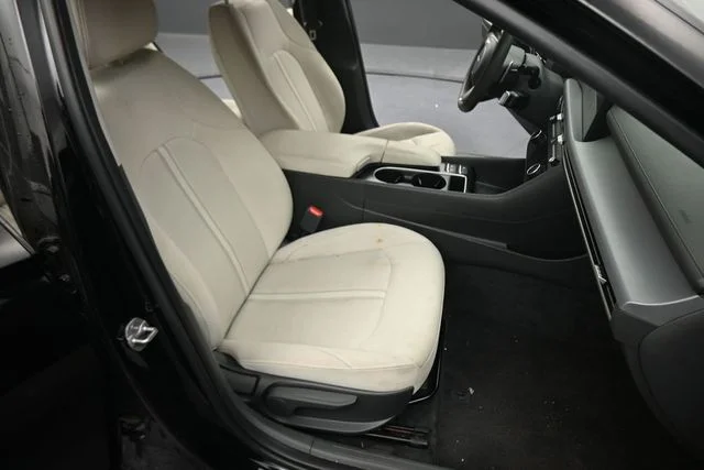 Used 2024 Black Hyundai SEL image 14