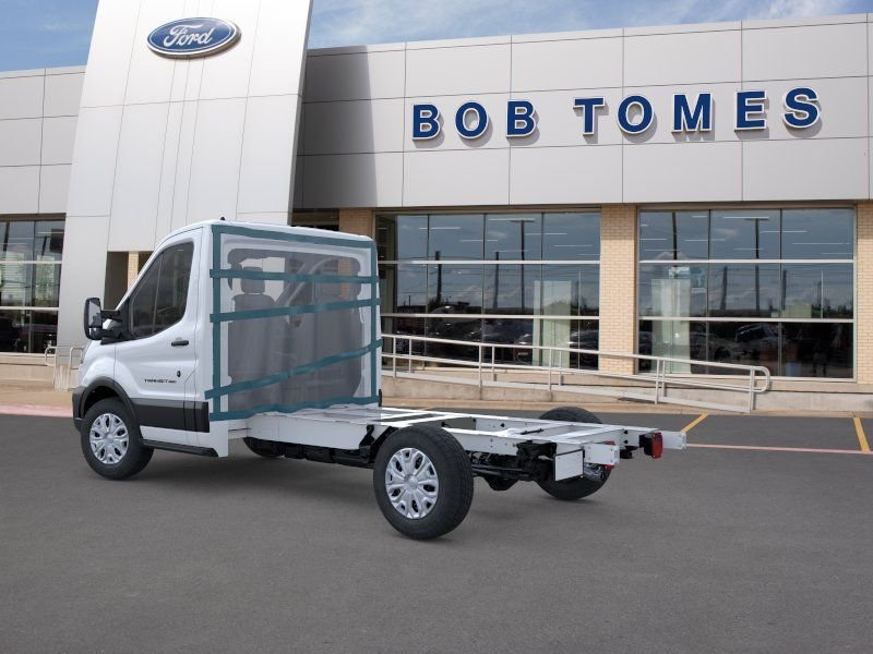 New 2026 Oxford White Ford Cutaway image 5