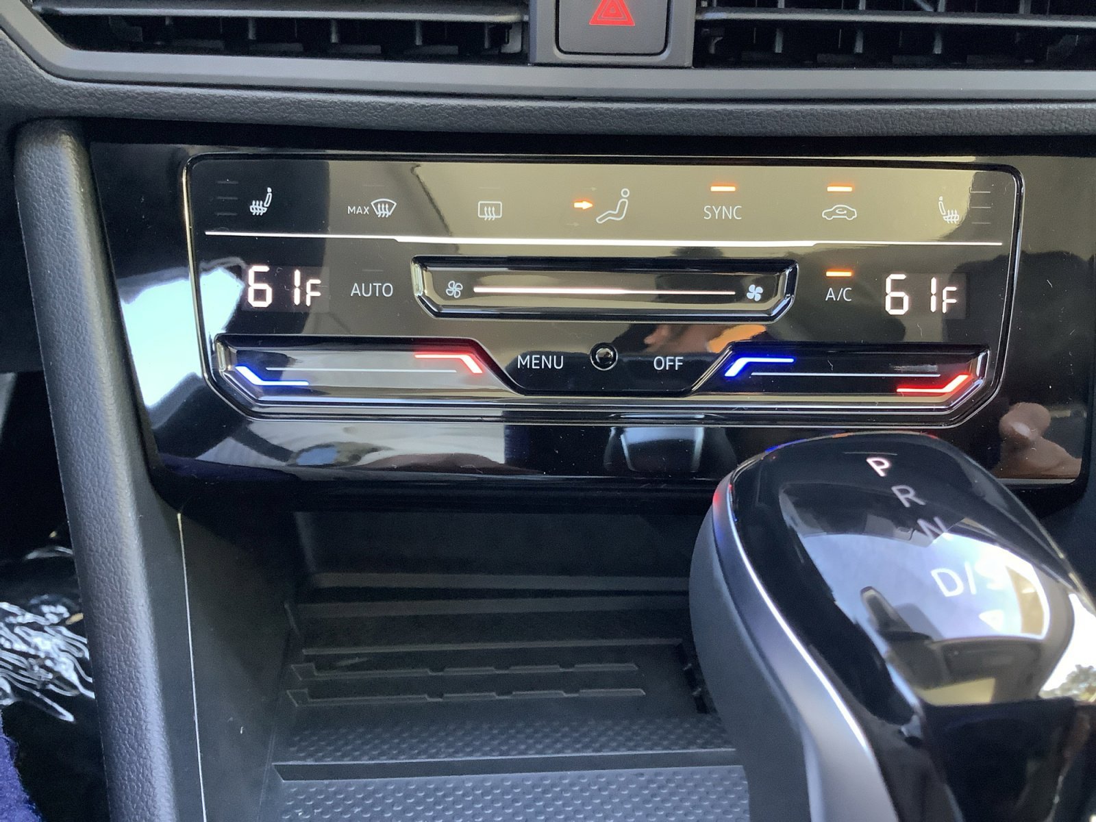 New 2026 PLATINUM GRAY M Volkswagen SE image 18