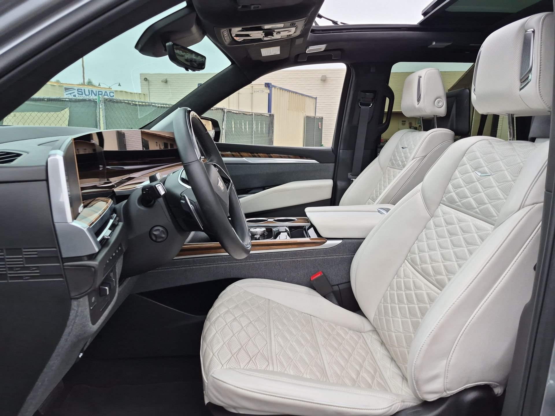 Used 2025 Silver Cadillac Sport Platinum image 10