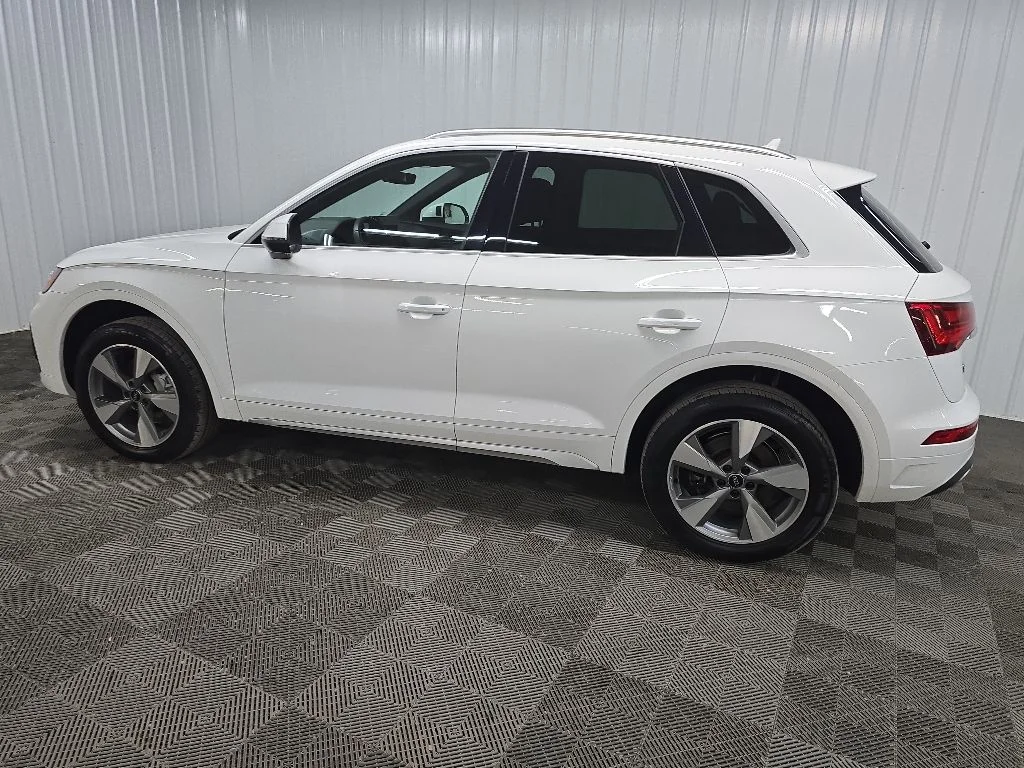 Used 2023 White Audi 40 Premium image 4