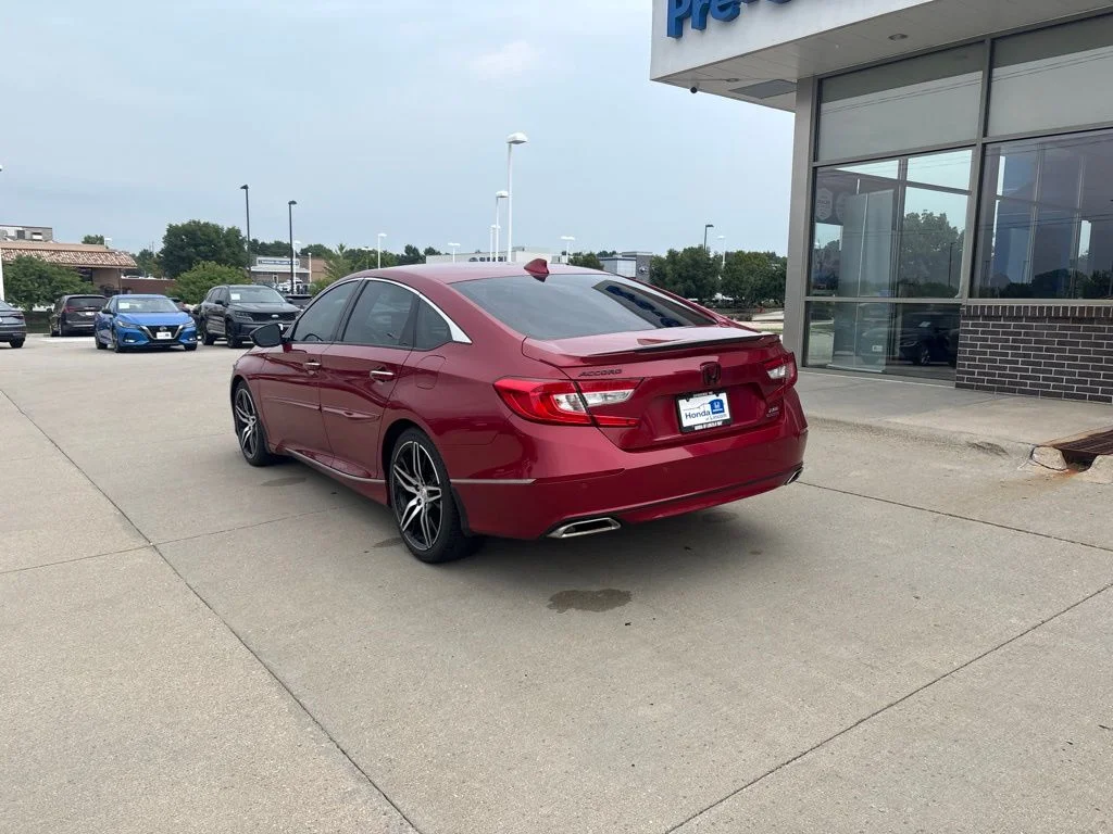 Used 2022 Red Honda Touring 2.0T image 7