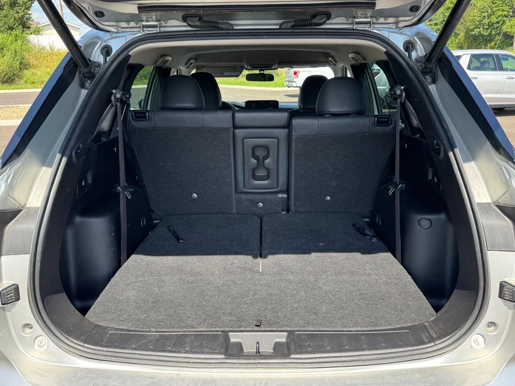 Used 2022 Silver Mitsubishi  image 21