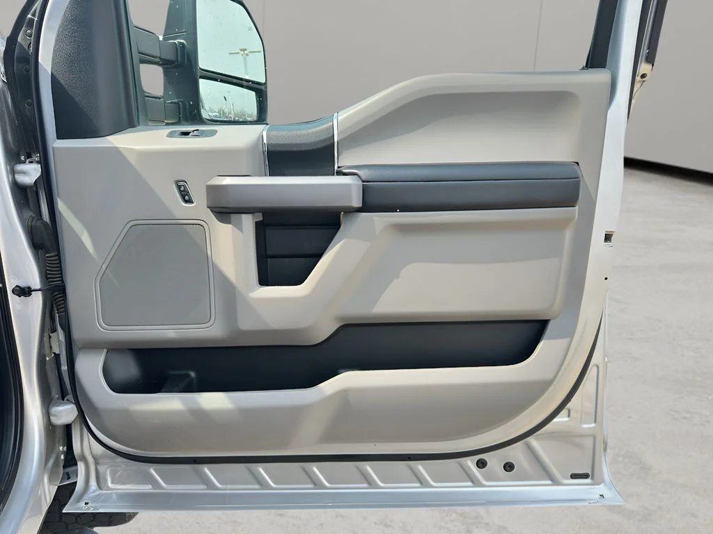 Used 2019 Oxford White Ford XLT image 23