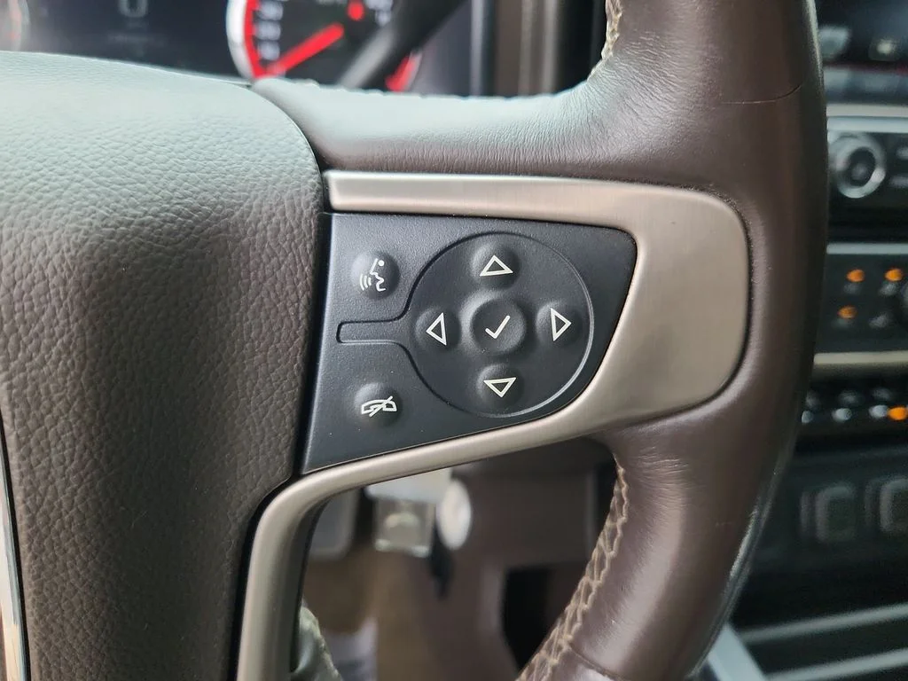 Used 2015 White GMC Denali image 23