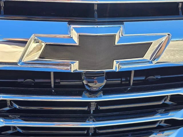 New 2027 Summit White Chevrolet LT image 3