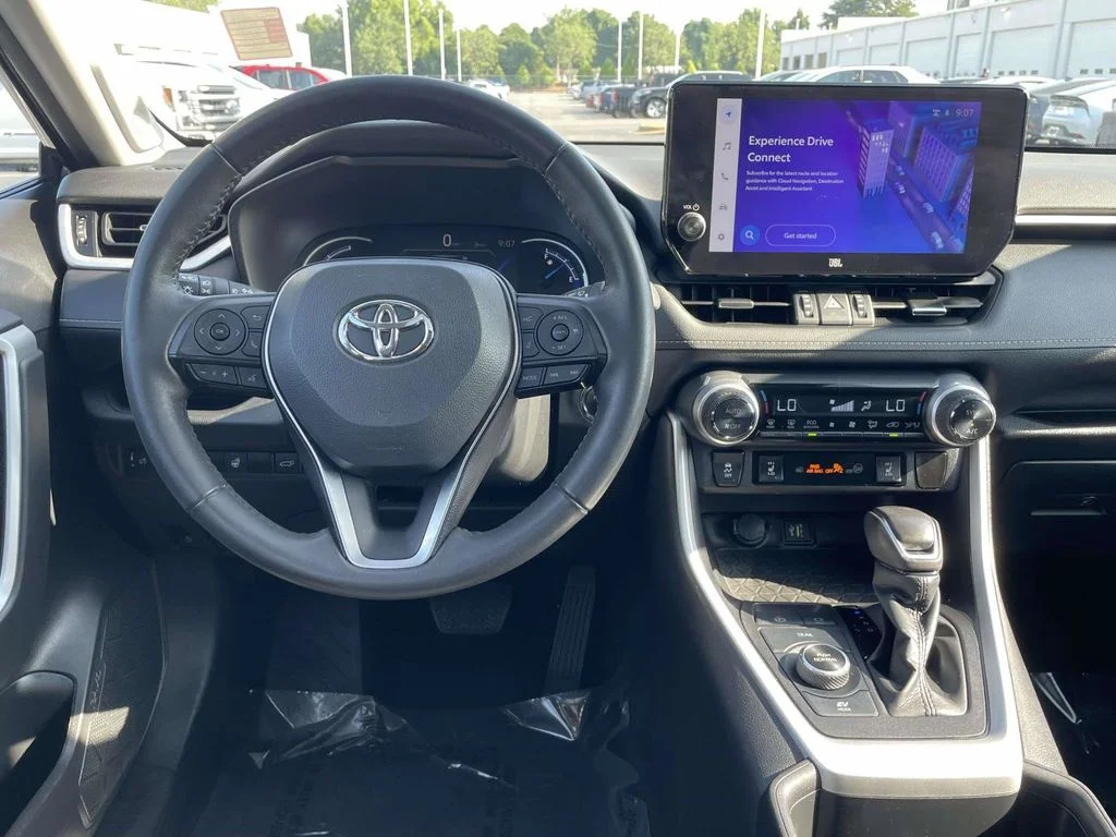 Certified Used 2024  Toyota XLE Premium image 18