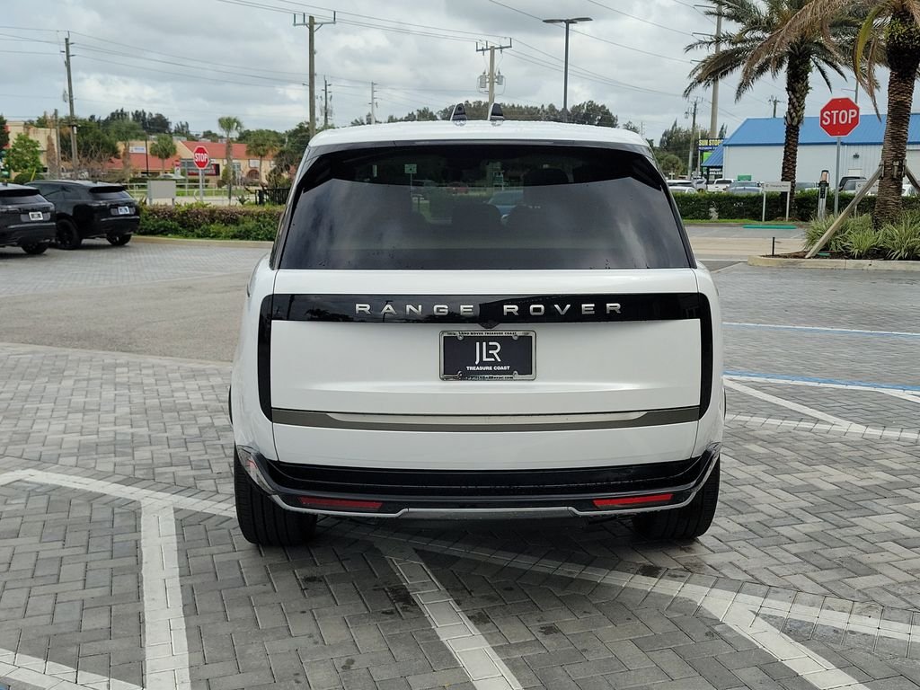 New 2026 Ostuni Pearl White Land Rover SE image 4