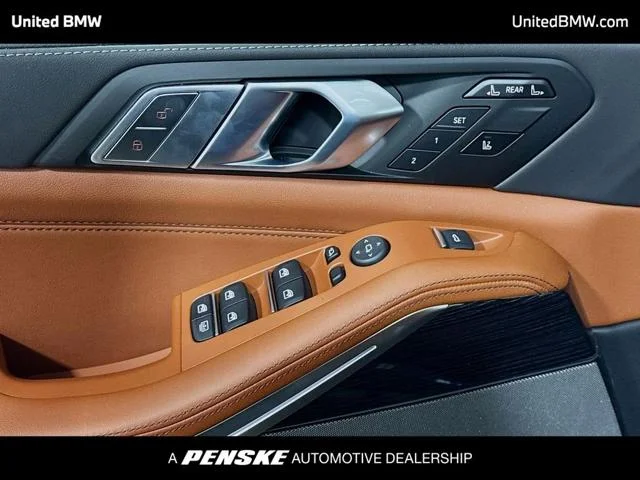 New 2027 Carbon Black Metallic BMW X7 40i image 3