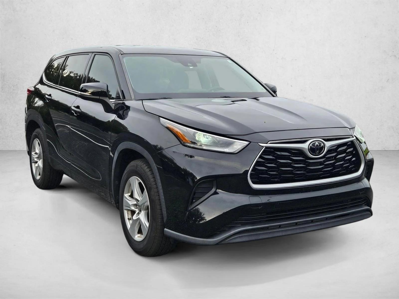 Used 2021 Midnight Black Metallic Toyota L image 3