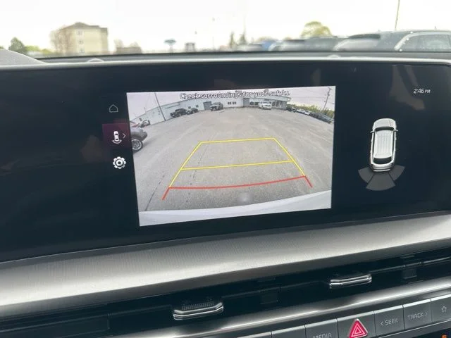 Used 2025 White Kia S image 27