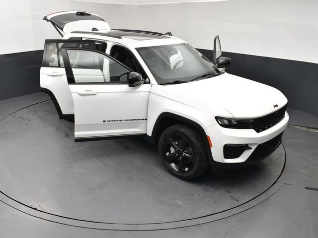 Used 2024 White Jeep Limited image 25