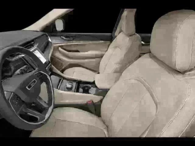 New 2025 Silver Zynith Exterior Paint Jeep Laredo X image 6