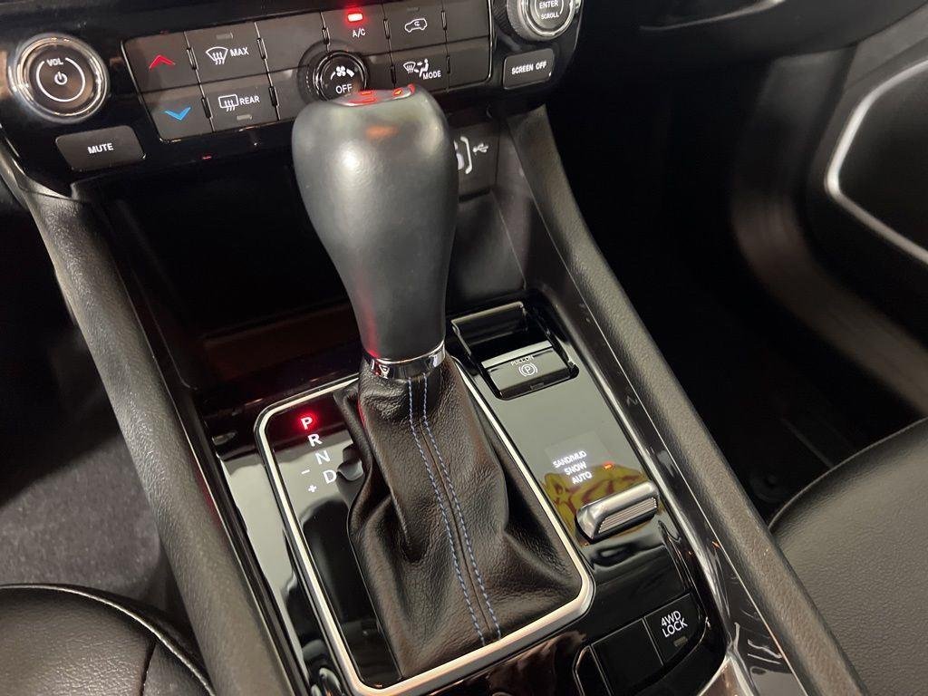 Used 2022 Granite Crystal Metallic Clear Jeep Latitude image 20
