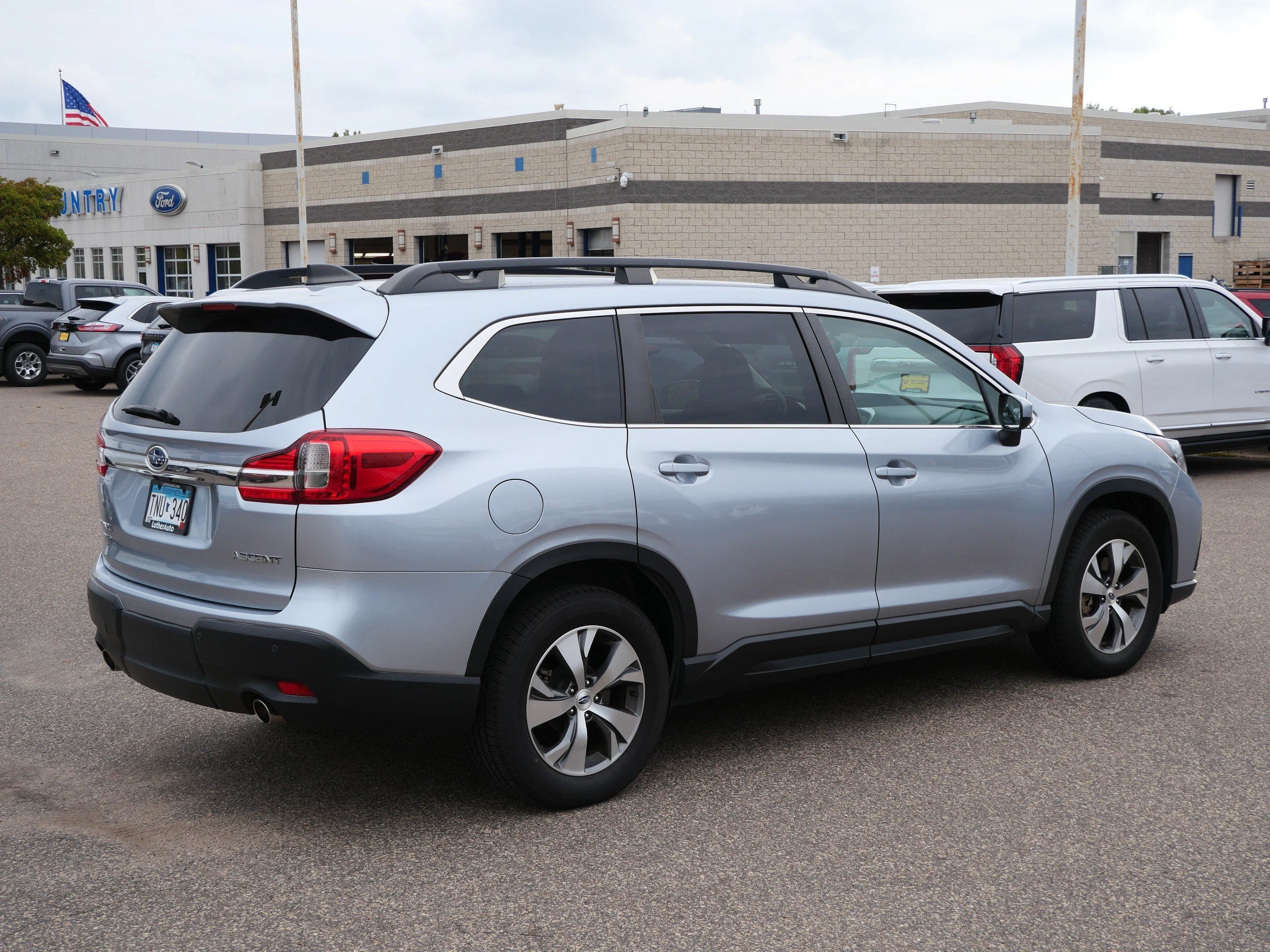 Used 2022 Ice Silver Metallic Subaru Premium image 7