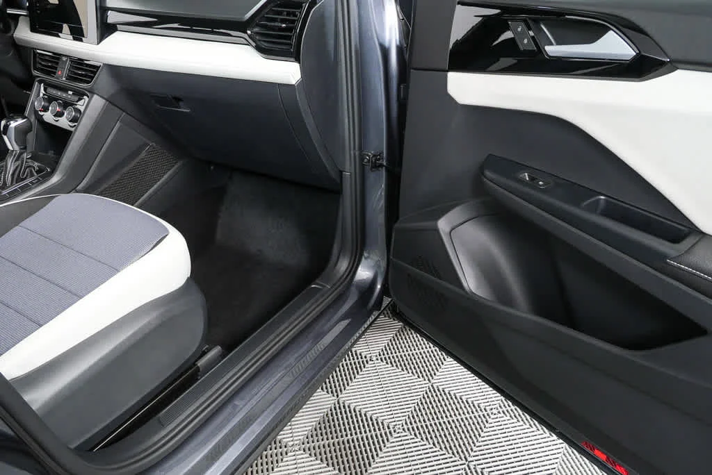 New 2026 Platinum Gray Metallic Volkswagen S image 22