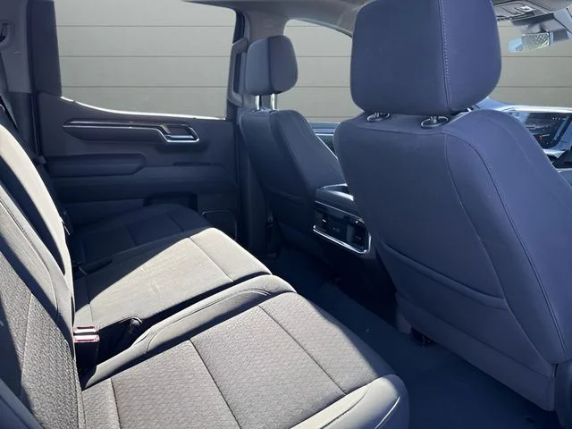 Used 2022 Silver GMC Elevation image 22