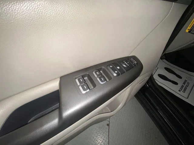 Used 2017 Red Kia EX image 13