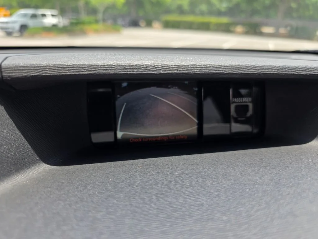 Used 2011  Toyota XLE AAS image 20