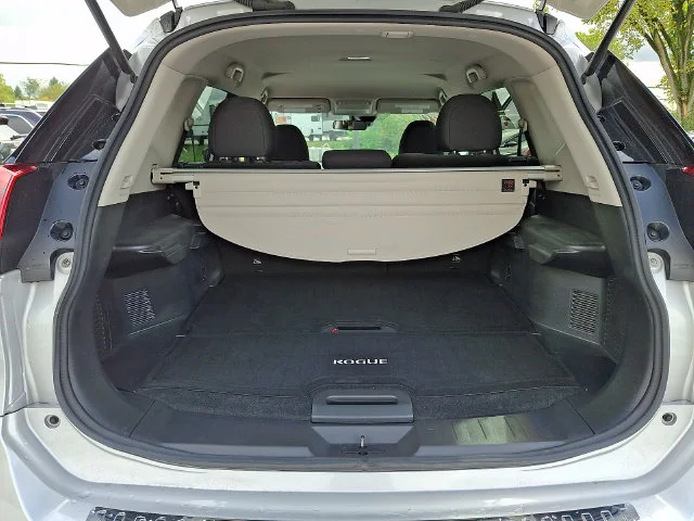 Used 2020 Silver Nissan S image 29