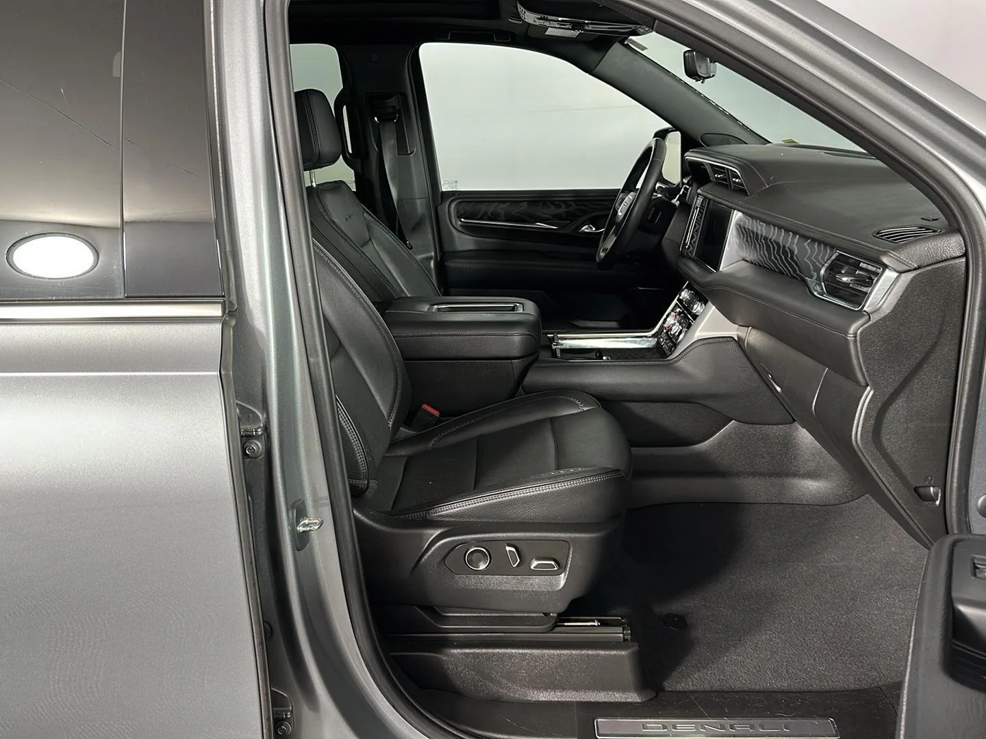 Used 2023 Sterling Metallic GMC Denali image 35