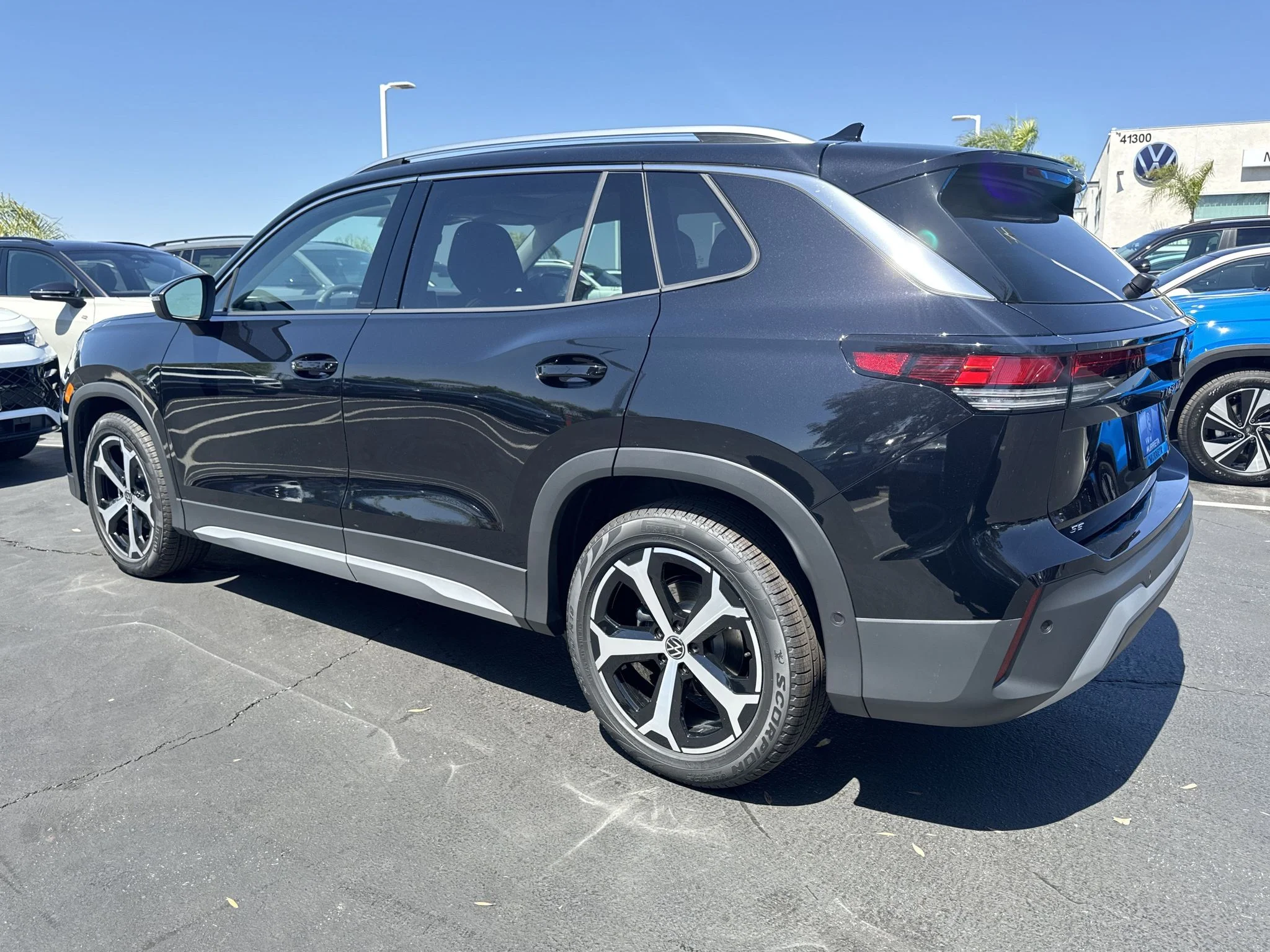 New 2026 Deep Black Pearl Volkswagen SE image 5