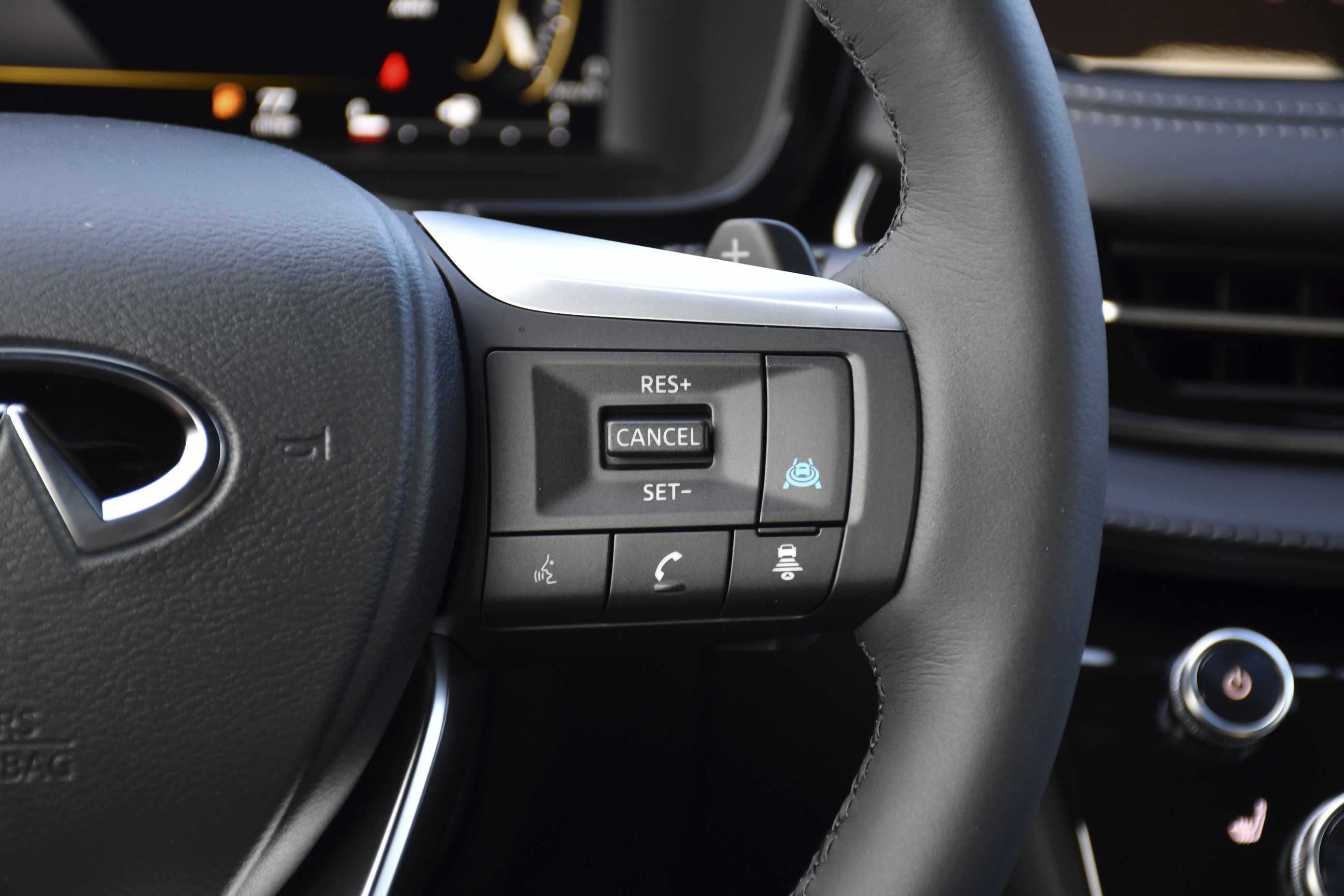 New 2027 GRAPHITE SHADOW INFINITI Luxe AWD image 9