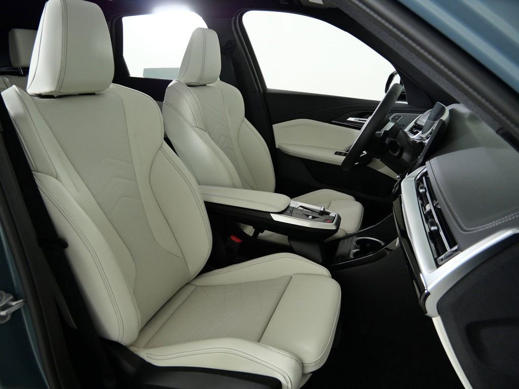 Used 2026 Cape York Green Metallic BMW xDrive28i image 22