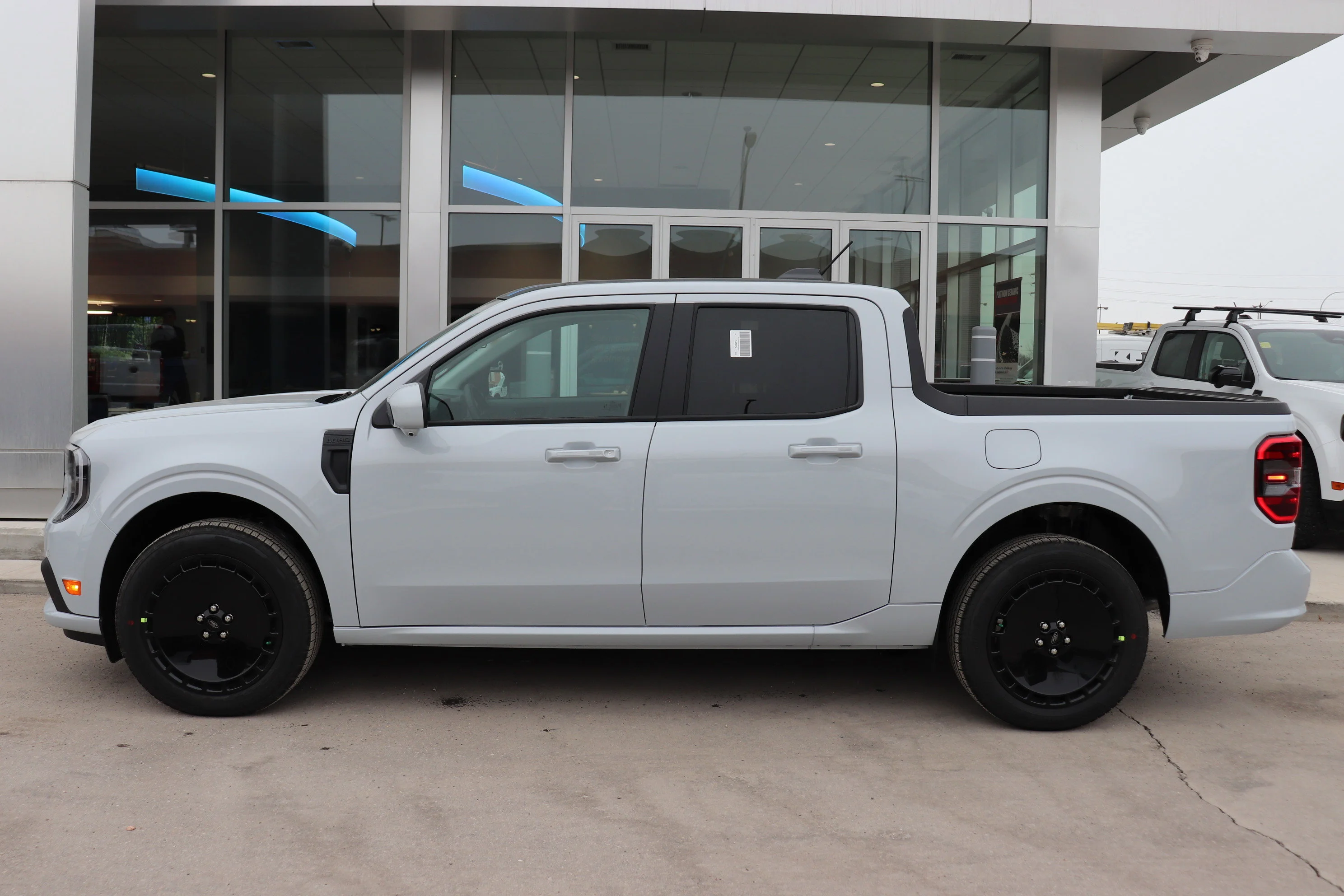 New 2026 SPACE WHITE METALLIC Ford Lobo High image 3