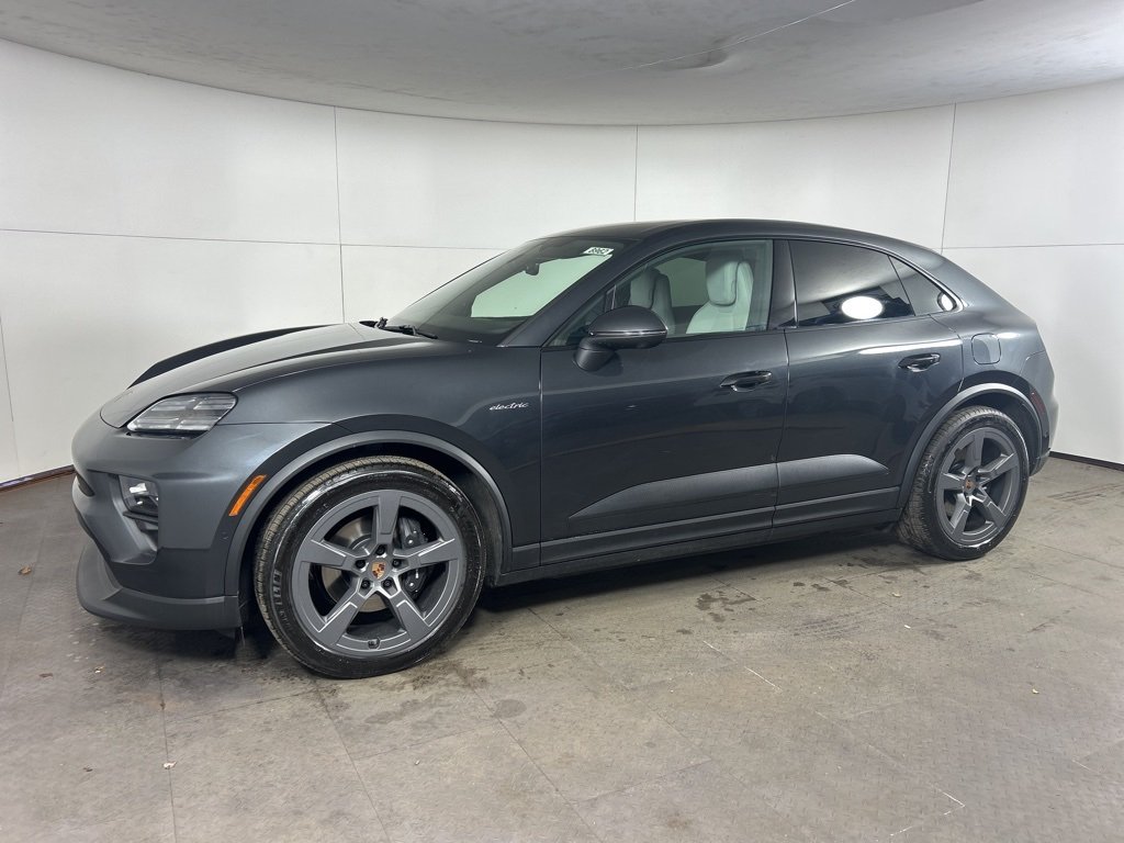 2026 Porsche Macan Base