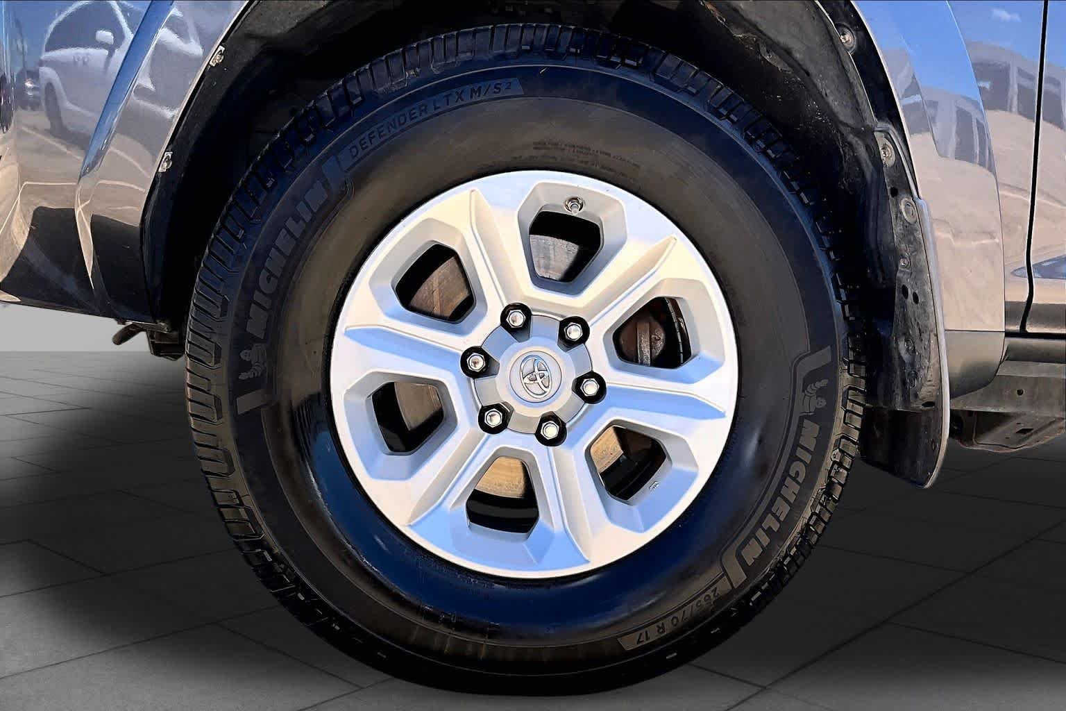 Used 2014 Magnetic Gray Metallic Toyota SR5 Premium image 9