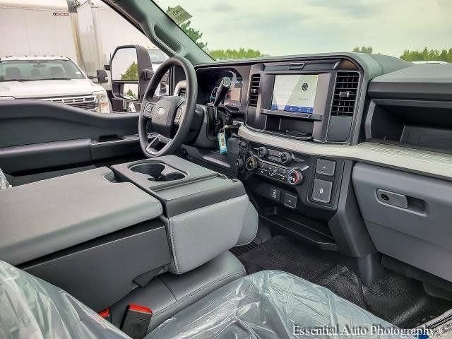 New 2025 Oxford White Ford F-450® XL image 49