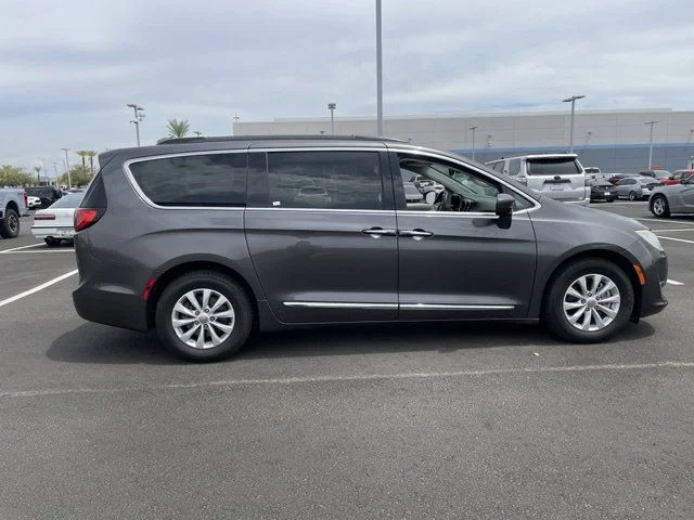 Used 2017 Granite Crystal Metallic Clearcoat Chrysler Touring L image 9