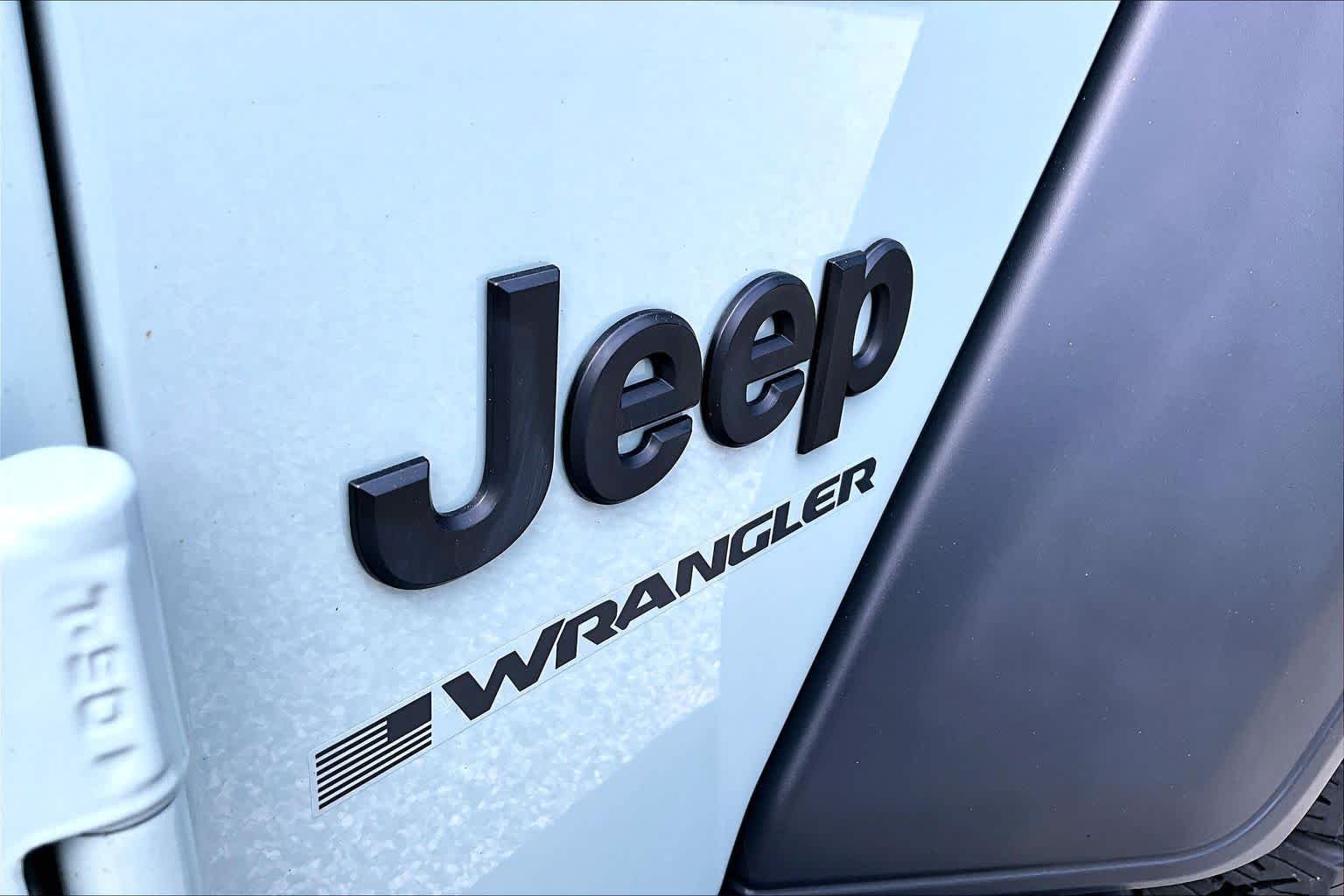 Used 2023 Earl Clearcoat Jeep Sport S image 33