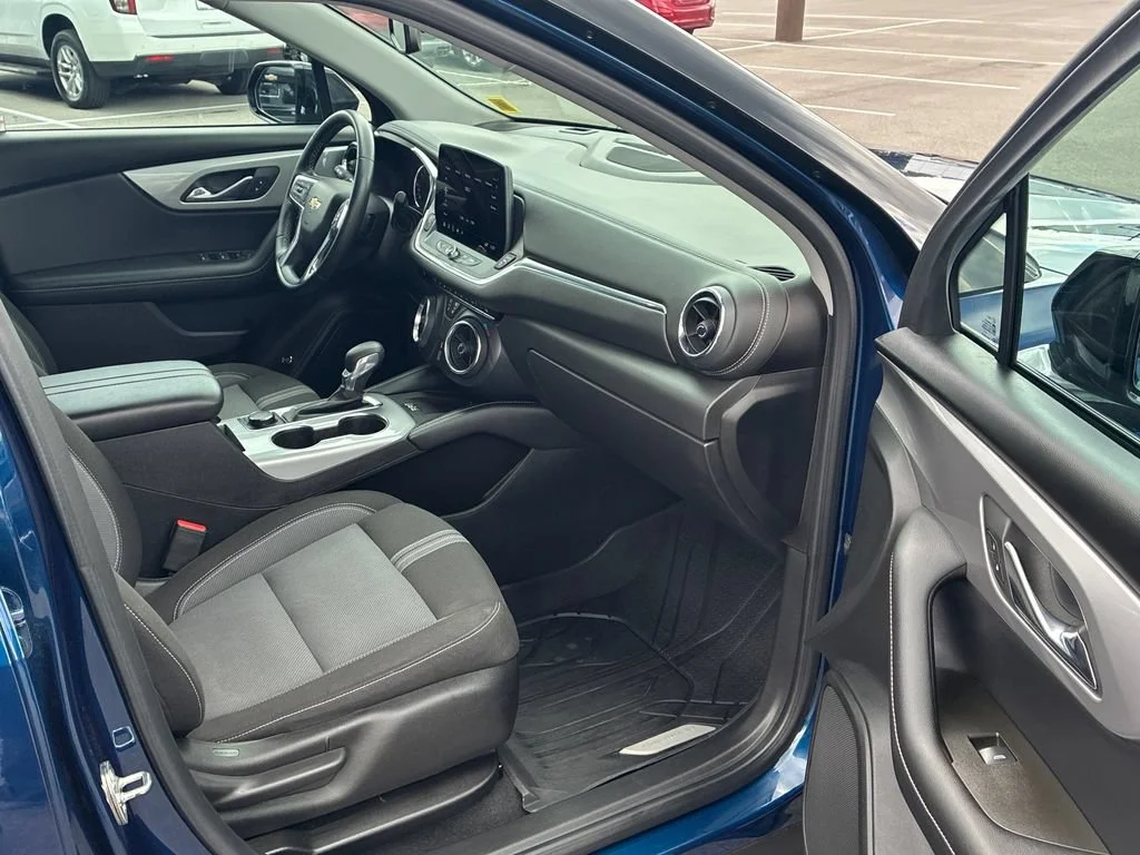 Used 2023 BLUE GLOW METALLIC Chevrolet LT image 28