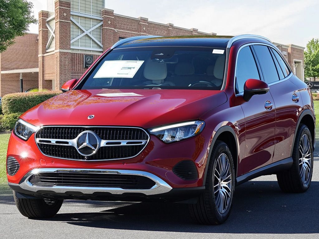 Used 2026 Patagonia Red Metallic Mercedes-Benz GLC 300 image 4