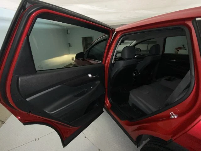 Used 2020 Red Hyundai SE image 21