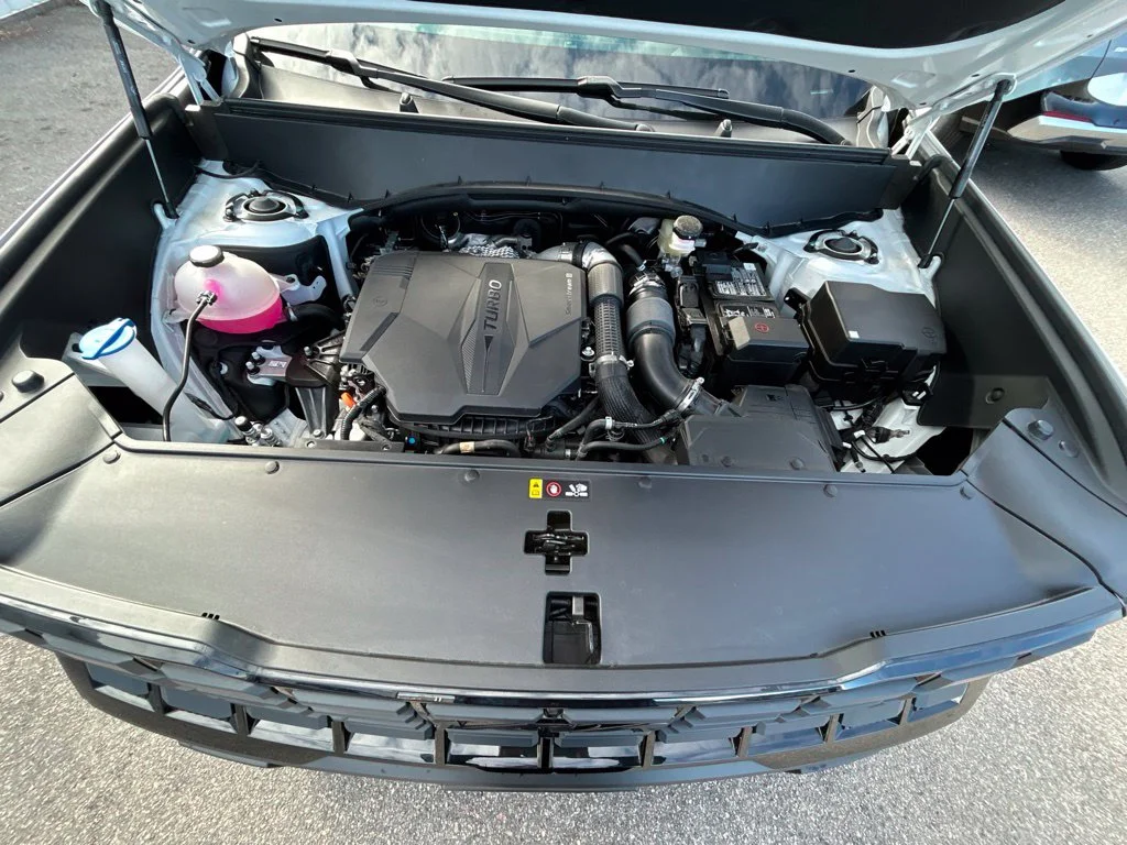 Used 2027 White Kia  image 9