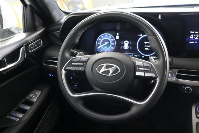 Used 2025 White Hyundai Calligraphy Night Edition image 10