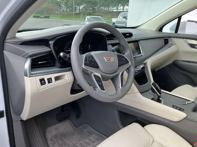 Used 2017 White Cadillac Luxury AWD image 10