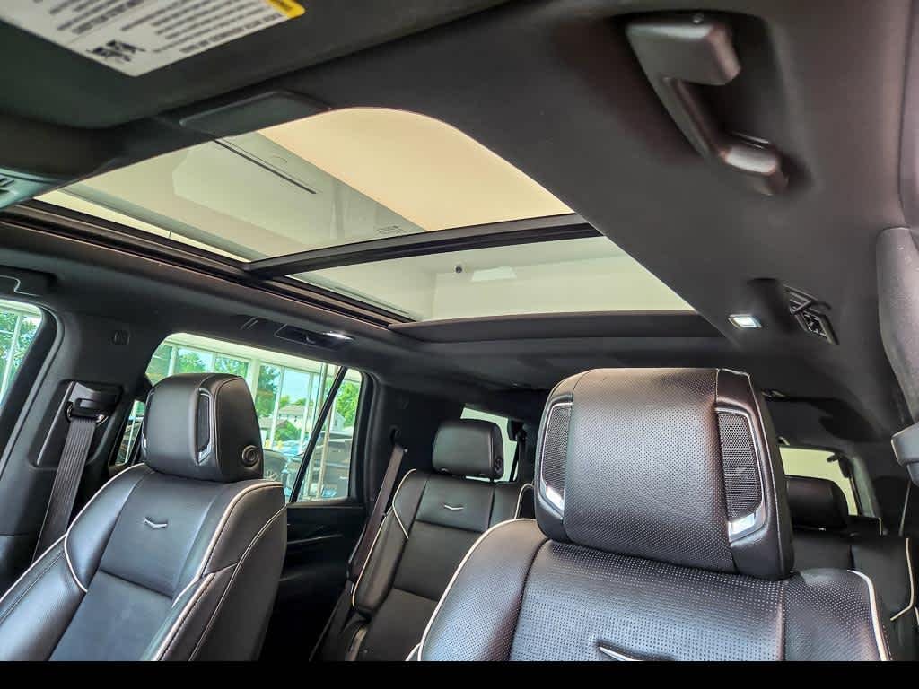 Used 2022 CRYSTAL WHITE TRICOAT Cadillac Sport image 12