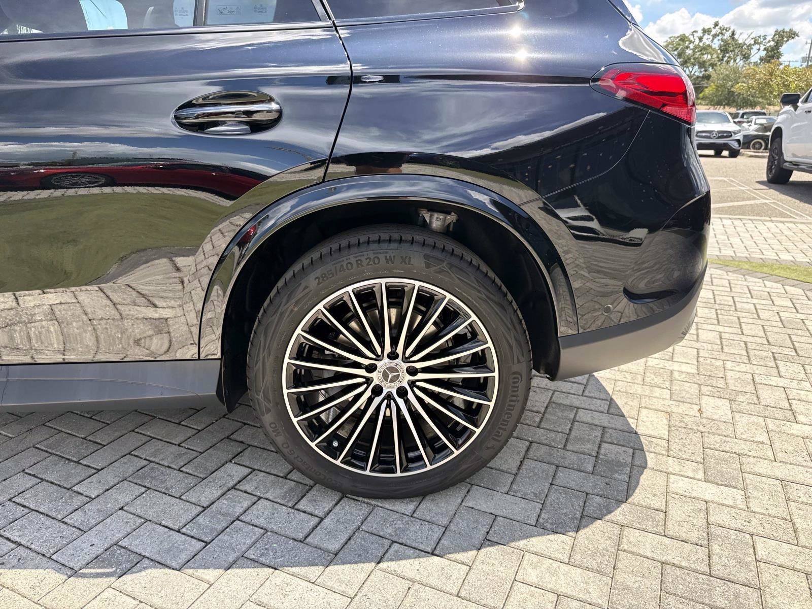 New 2027 Black Mercedes-Benz 300 SUV image 11