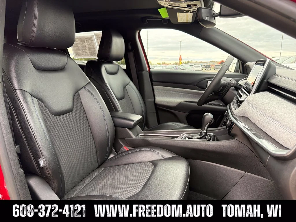 Used 2025 Red Jeep Latitude image 36
