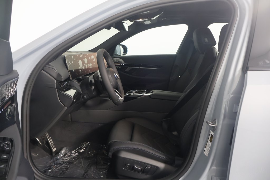 Used 2026 Gray Metallic BMW 530i image 5