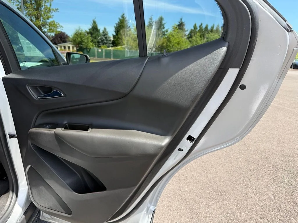 Used 2022 Silver Ice Metallic Chevrolet LT image 21