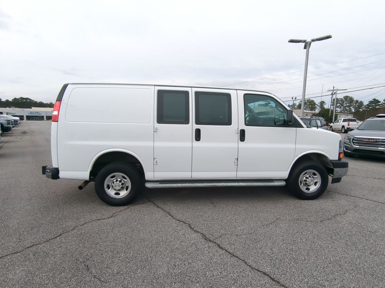 2024 GMC Savana Cargo Work Van - Photo 33