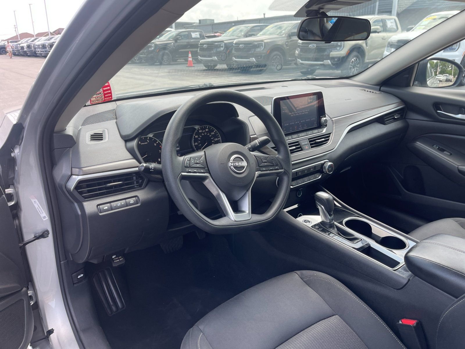 Used 2024 Silver Nissan 2.5 SV image 11